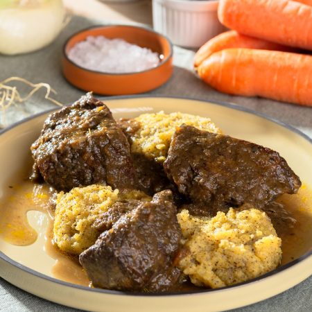 stracotto con polenta taragna pronta da riscaladare