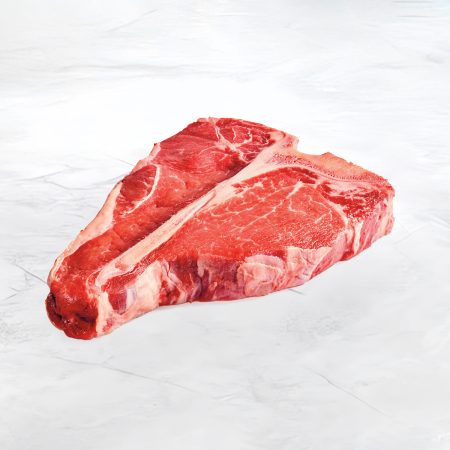 bistecca dal colore rosso vivo su fondo marmo