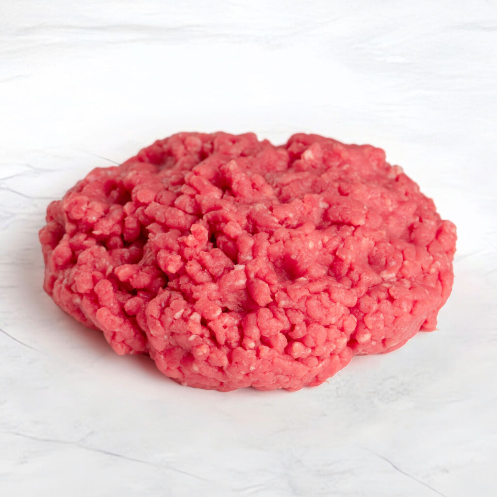 macinato scelto di colore rosso vivo su fondo marmo