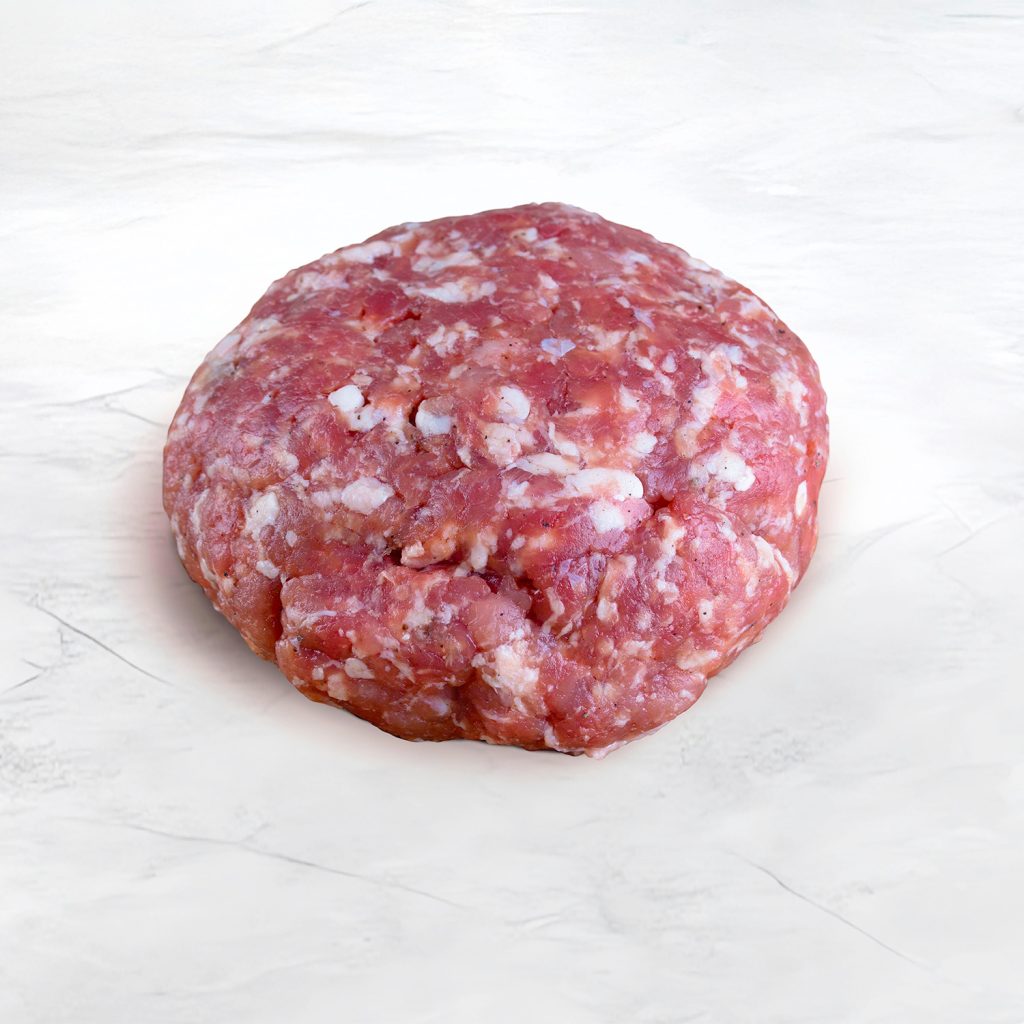 pasta di salsiccia su fondo marmo